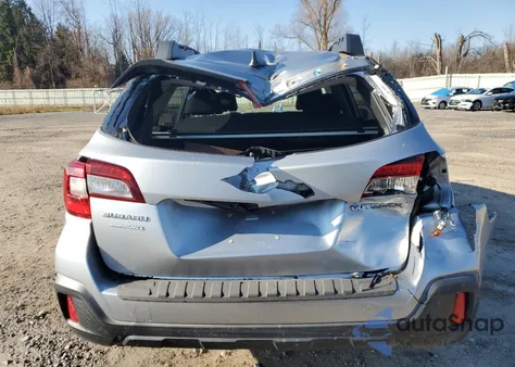 2018 Subaru Outback 2.5I Premium из США, поврежденный, VIN 4S4BSAFC0J3315645